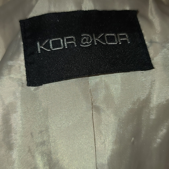 KOR@KOR Ecru satin cropped fitted blazer - Picture 12 of 13